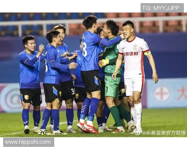 直播盛况申鑫与亚泰激战正酣球迷齐聚见证精彩瞬间