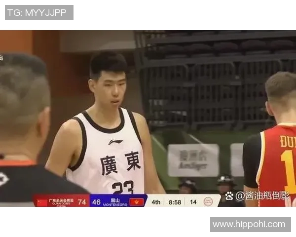 男篮蓝队迎战澳洲队全力争胜展现团队实力与拼搏精神